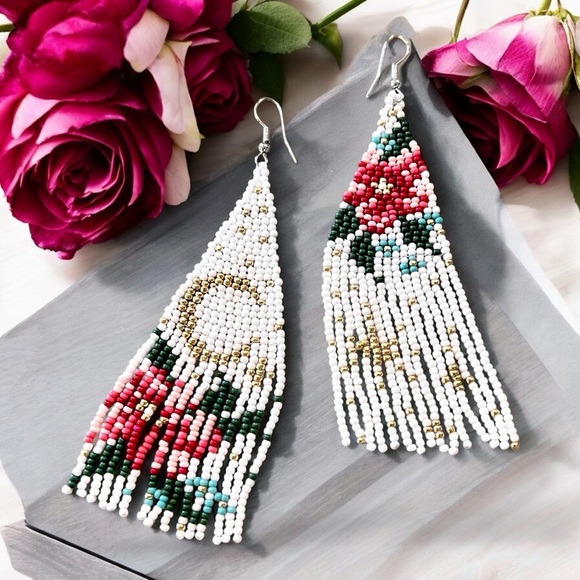 These beautiful feminine earrings feature a vibrant blend of colors - Picture 11 of 17